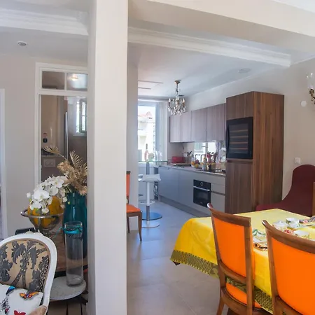 Authentic - Sunny Terrace - Happy Apartment